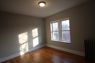 4324 N Bernard St, Unit 3B in Chicago, IL - Building Photo - Building Photo