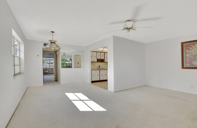 472 Normandy J in Delray Beach, FL - Building Photo - Building Photo