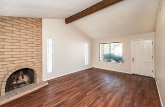 4975 Summerwood Cir in Sacramento, CA - Building Photo - Building Photo