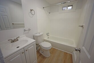 358 Washington St in New Britain, CT - Foto de edificio - Building Photo