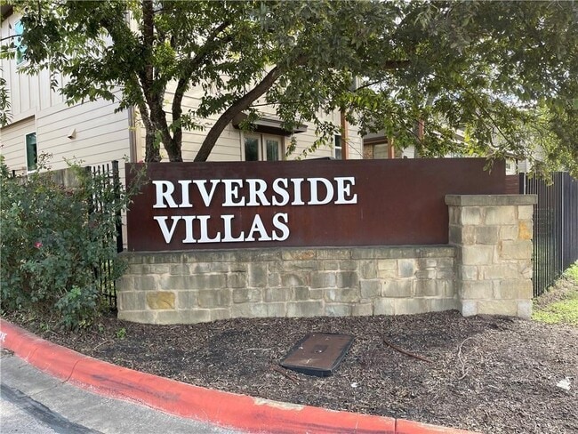 2001 Faro Dr in Austin, TX - Building Photo - Building Photo