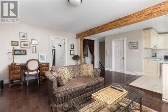 105 Balmoral Ave in Toronto, ON - Building Photo - Building Photo