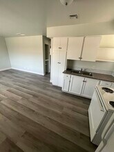 3801 Royal Crest St, Unit 8 in Las Vegas, NV - Building Photo - Building Photo