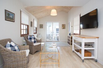 150 Elm St in Southampton, NY - Building Photo - Building Photo