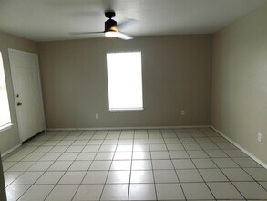 105 Rockwell Way in Del Rio, TX - Building Photo - Building Photo