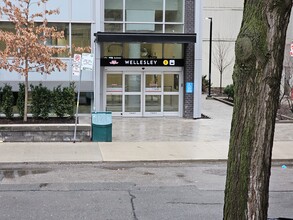 18 Dundonald St in Toronto, ON - Building Photo - Building Photo