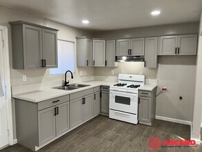 625 A St in Bakersfield, CA - Building Photo - Building Photo