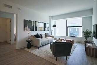 806 W Van Buren St in Chicago, IL - Building Photo - Building Photo