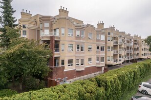 Renaissance in Richmond, BC - Building Photo