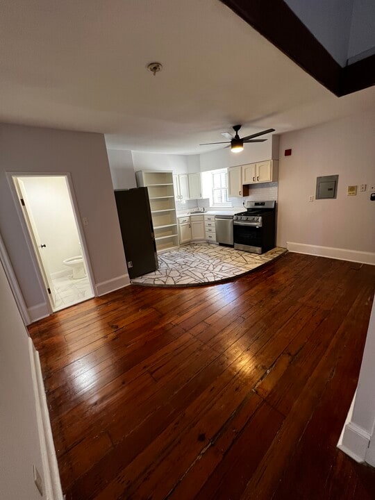 726 S 10th St, Unit 3F in Philadelphia, PA - Building Photo