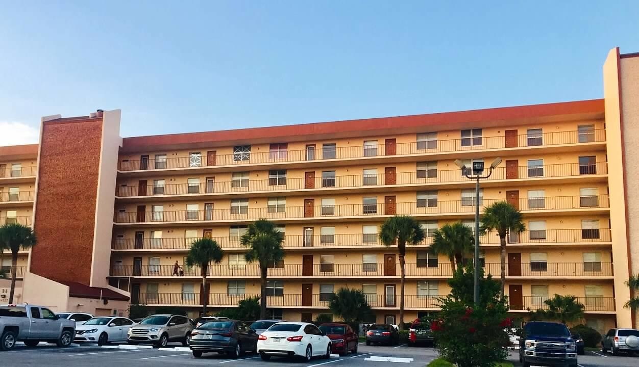 14527 Bonaire Blvd-Unit -609 in Delray Beach, FL - Building Photo