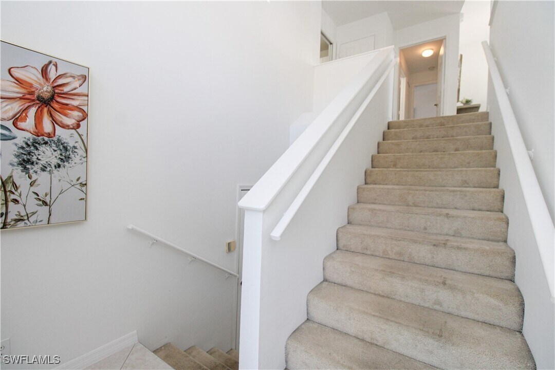5645 Whisperwood Blvd in Naples, FL - Foto de edificio
