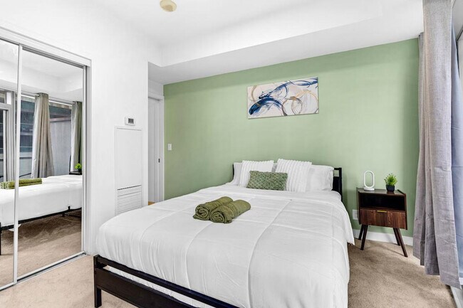 19 York St, Unit SI ID1337876P in Toronto, ON - Building Photo - Building Photo