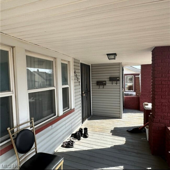 8827 Park Heights Ave in Garfield Heights, OH - Foto de edificio - Building Photo