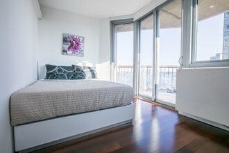 401 E 34th St in New York, NY - Building Photo - Building Photo