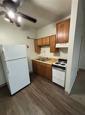 123 Iowa Ave in Iowa City, IA - Foto de edificio - Building Photo