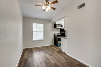 313-319 Rose St in Arlington, TX - Building Photo - Building Photo