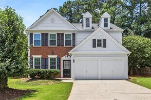 490 Chippenham Ct in Alpharetta, GA - Building Photo