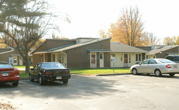 General Pulaski Terrace in Plantsville, CT - Foto de edificio - Building Photo