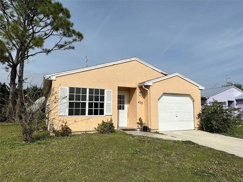 425 Ricold Terrace in Port Charlotte, FL - Building Photo
