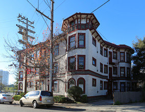 1800 Lakeshore Ave in Oakland, CA - Foto de edificio - Building Photo