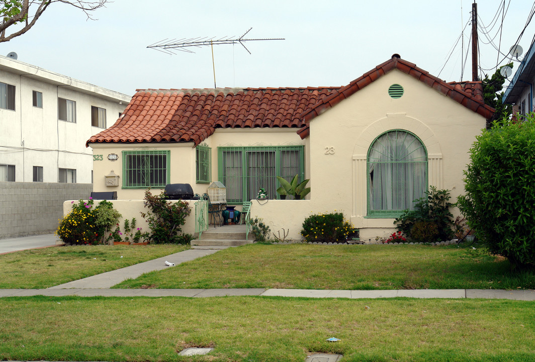 323 Stepney St in Inglewood, CA - Building Photo