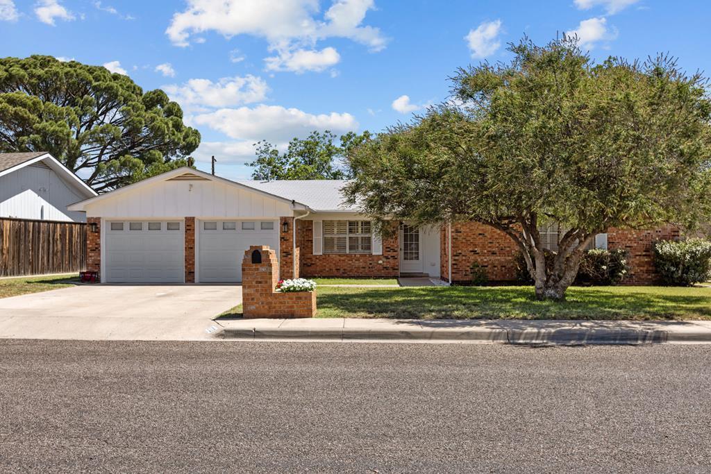 3700 Fairmont Dr in Odessa, TX - Building Photo