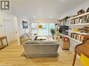 31 Clearview Dr in Cambridge, ON - Building Photo - Building Photo