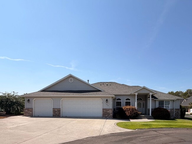 property at 106 Prestwick Ln