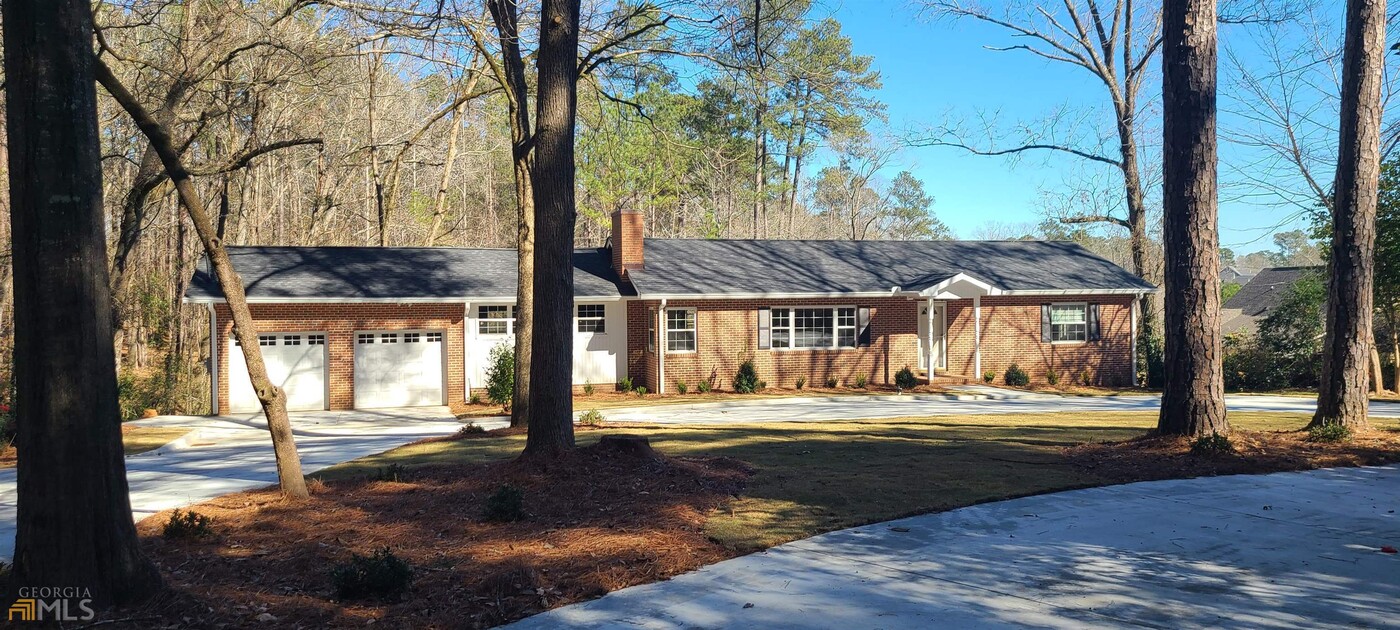 1485 Wesleyan Dr in Macon, GA - Building Photo