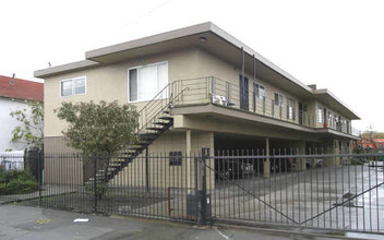 1071 81st Ave in Oakland, CA - Foto de edificio - Building Photo