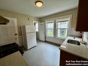 28 Boulevard Terrace in Boston, MA - Building Photo - Building Photo