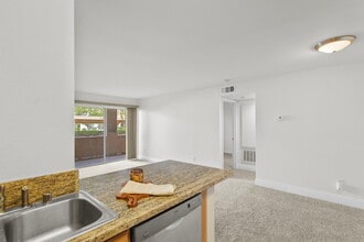 2320 Del Mar Way, Unit 105 in Corona, CA - Building Photo - Building Photo
