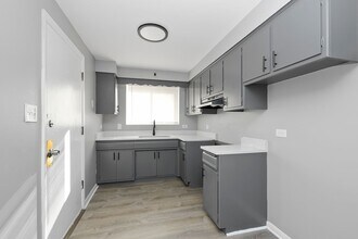 10604 S Walden Parkway in Chicago, IL - Building Photo - Interior Photo