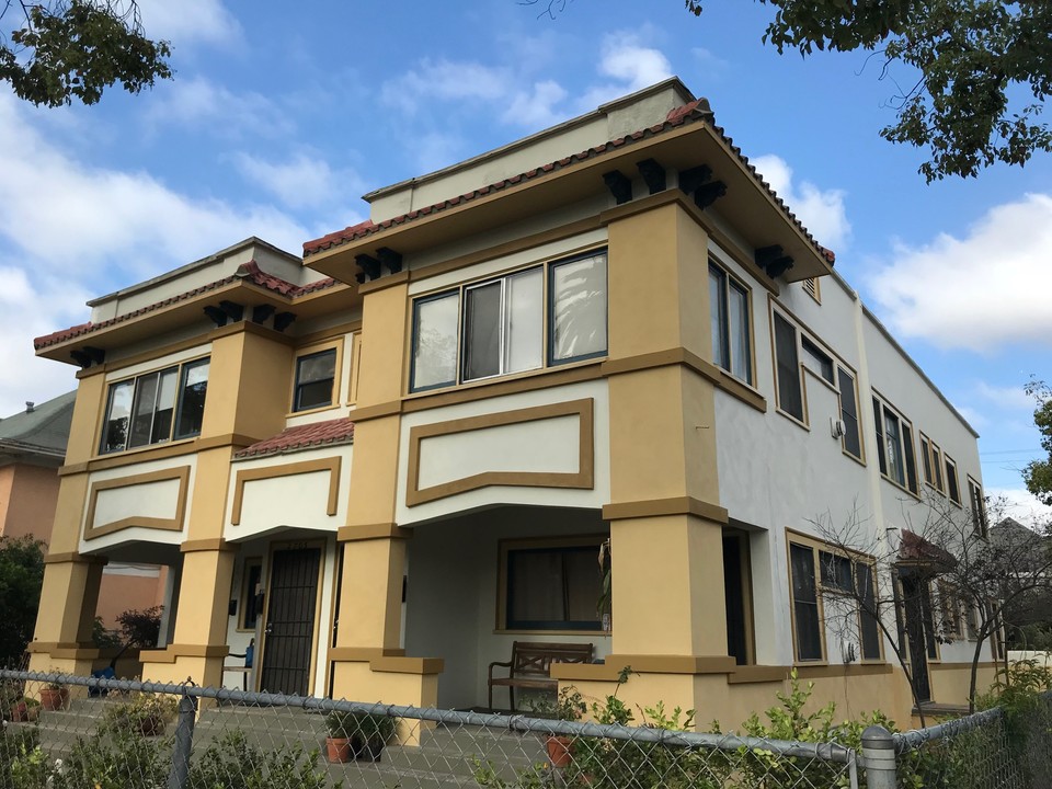 The Kenwood Apartments in Los Angeles, CA - Building Photo