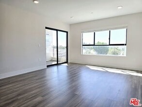 5030 Rosewood Ave in Los Angeles, CA - Building Photo - Building Photo