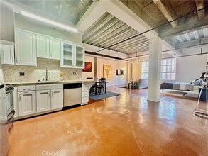 312 W 5th St, Unit 405 in Los Angeles, CA - Building Photo - Building Photo