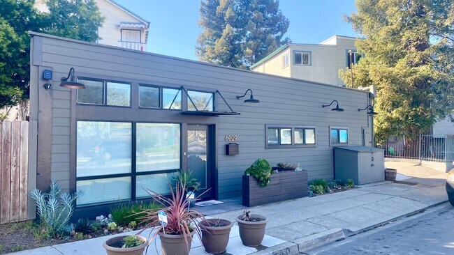 6029 Market St in Oakland, CA - Building Photo - Building Photo