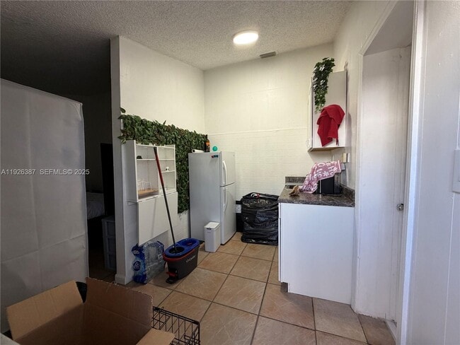 200 W 53rd Terrace in Hialeah, FL - Building Photo - Building Photo