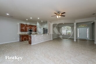 2018 Heartland Cir in Valrico, FL - Building Photo - Building Photo