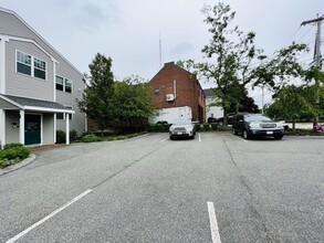 39 Athens St in Weymouth, MA - Foto de edificio - Building Photo