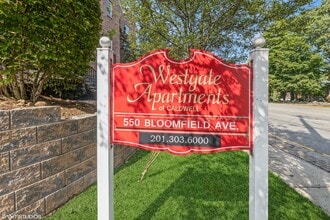 West Gate Apartments of Caldwell in Caldwell, NJ - Foto de edificio - Building Photo