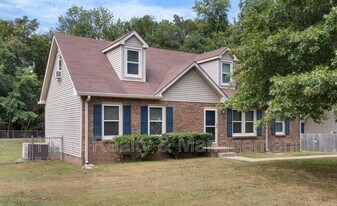 334 Kelsey Dr in Clarksville, TN - Building Photo