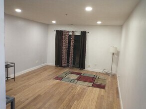123 Elm St, Unit A-11 in Quincy, MA - Foto de edificio - Building Photo