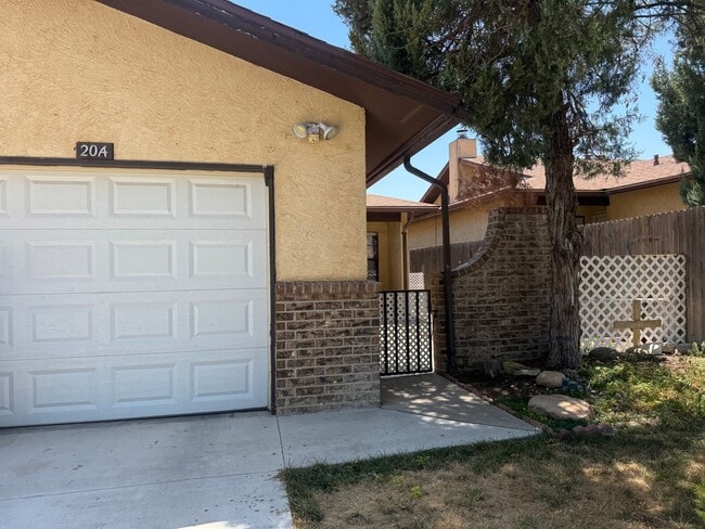 property at 20 Bent Tree Rd