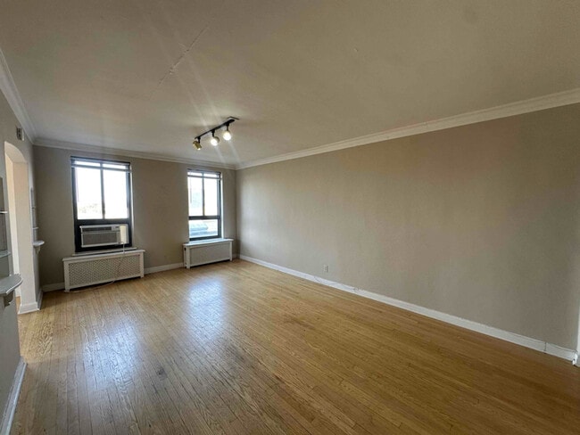 1720 E Capitol Dr in Shorewood, WI - Building Photo - Building Photo