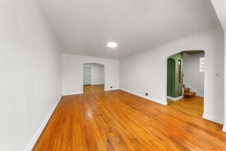 8142 S Yates Blvd in Chicago, IL - Building Photo - Building Photo