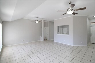 2210 E 29th St in Mission, TX - Foto de edificio - Building Photo