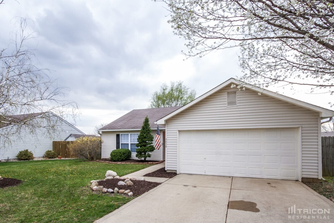 4038 Dogwood Ln in Franklin, IN - Building Photo