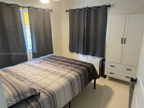 825 NE 6th St, Unit 1 in Hallandale Beach, FL - Building Photo - Building Photo